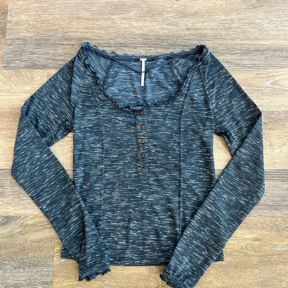 Free People Henley long sleeved top ribbed front and ruffle cuffs and collar XS